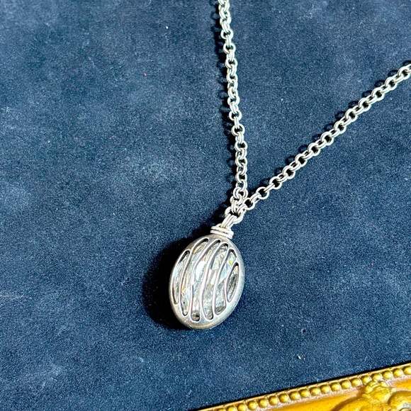 Konplot- Silver Locket Style Necklace with Chain - Picture 4 of 5